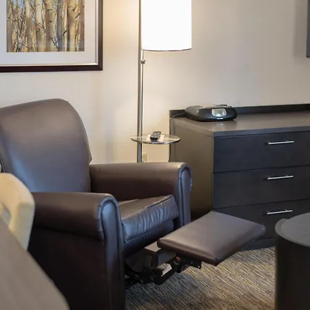 Sonesta Simply Suites Chicago Waukegan